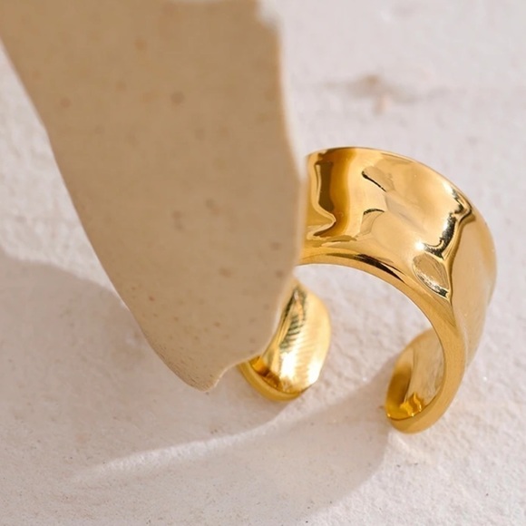 New Gold Hammered Wide Band Ring - Picture 11 of 13